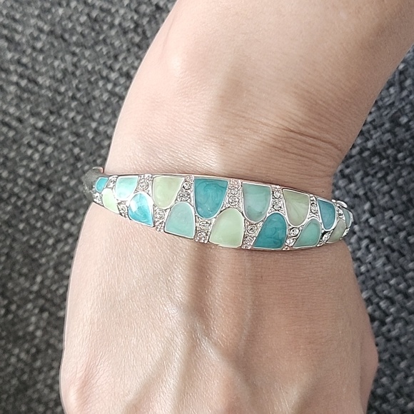 Avon Bracelet - Picture 2 of 5